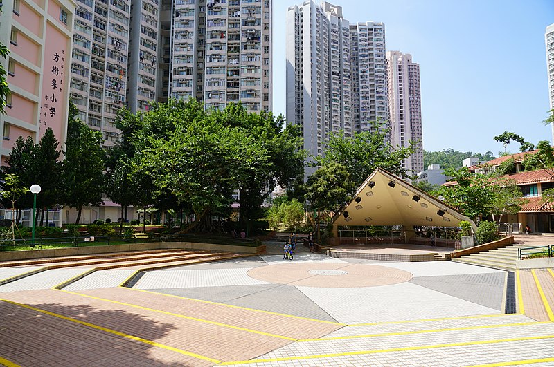 File:Wah Ming Estate Amphitheatre.jpg