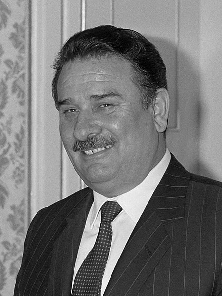 File:Yildirim Akbulut (1988).jpg