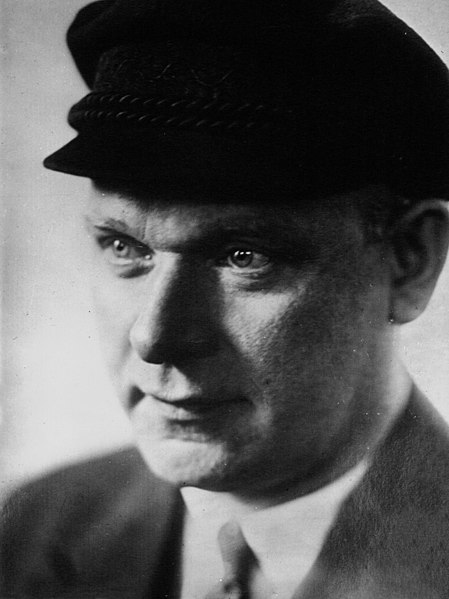 File:Ernst Thälmann 1932.jpg