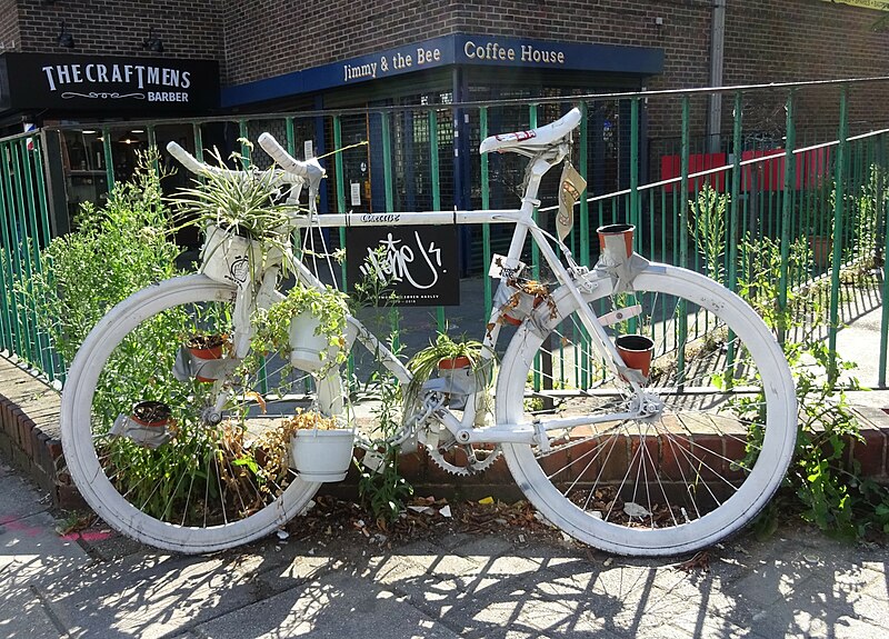 File:Ghost bike Goswell Road.jpg