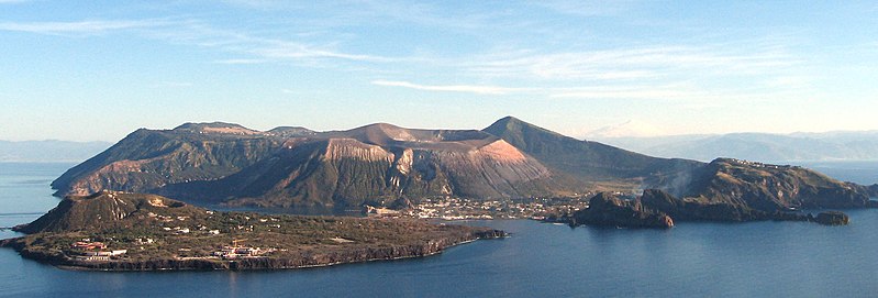 Archivo:Isola vulcano.jpg