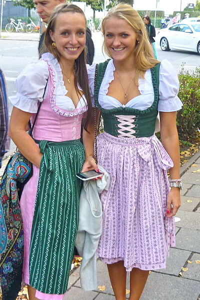 File:München, Oktoberfest 2012 (01).jpg