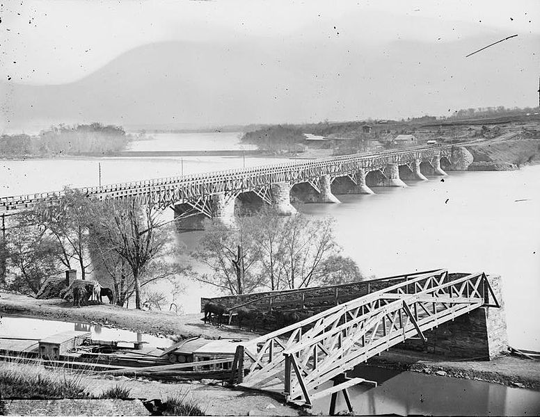 File:Potomac Aqueduct Bridge (canal).JPG