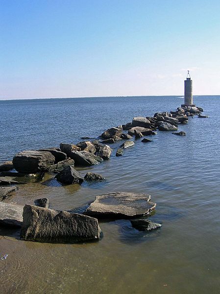 File:River & Patchogue Bay.jpg