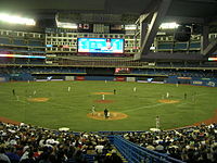 Interior durante un juego de béisbol