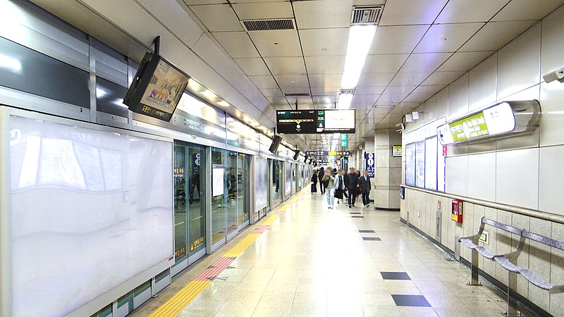 File:Seoul-metro-746-Gasan-digital-complex-station-platform-20191023-180722.jpg