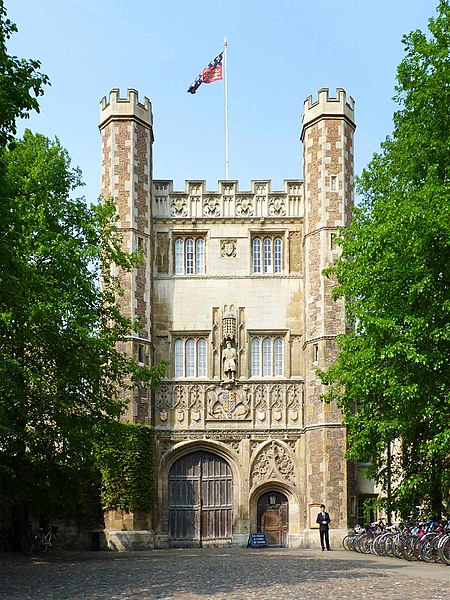 File:TrinityCollegeCamGreatGate.jpg