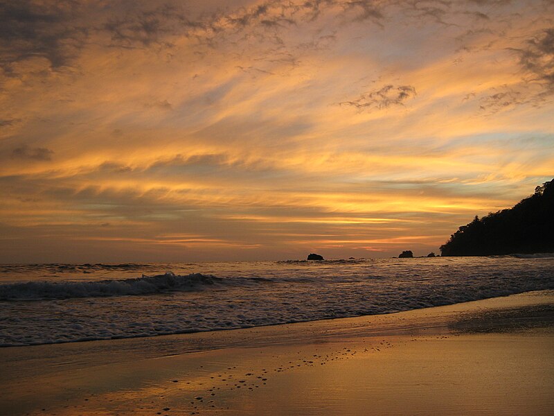 Archivo:Atardecer en Manuel Antonio.jpg