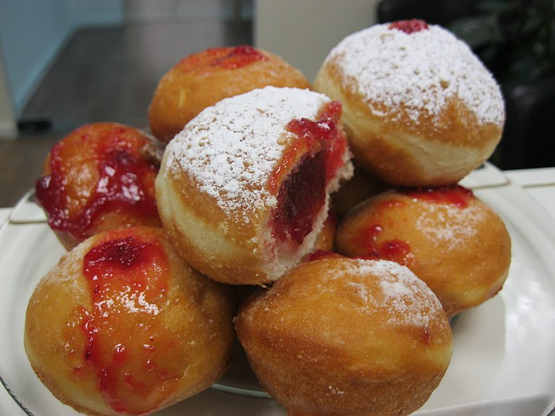 File:Classic Hanukkah sufganiyot.JPG