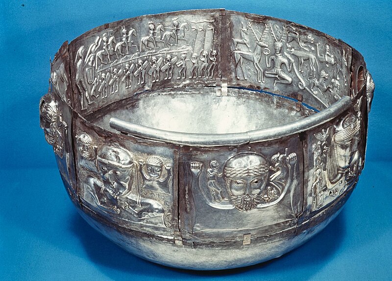 File:Gundestrup cauldron - F.I.4277.jpg