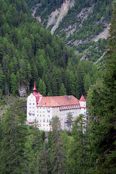 File:Val Sinestra Hotel.jpg