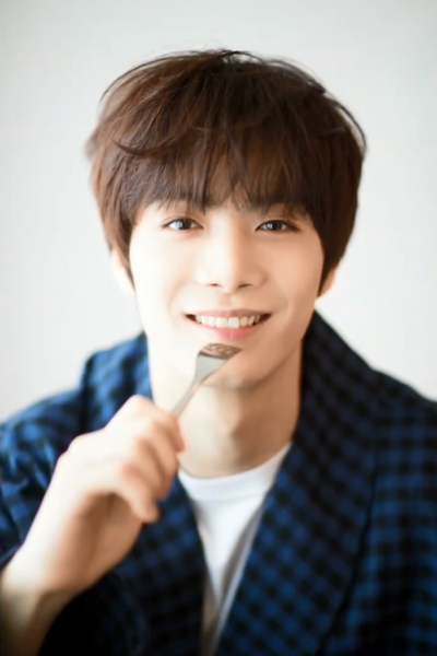 Archivo:뉴이스트(NU'EST) JR 디스패치 15.png