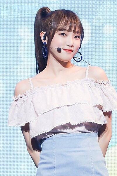 File:190503 IZ*ONE Yena (1).jpg