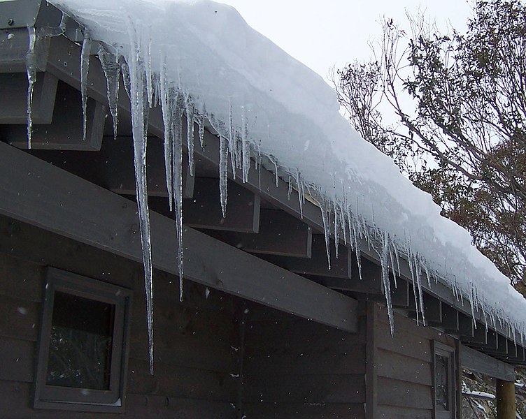 Файл:Icicles forming.jpg