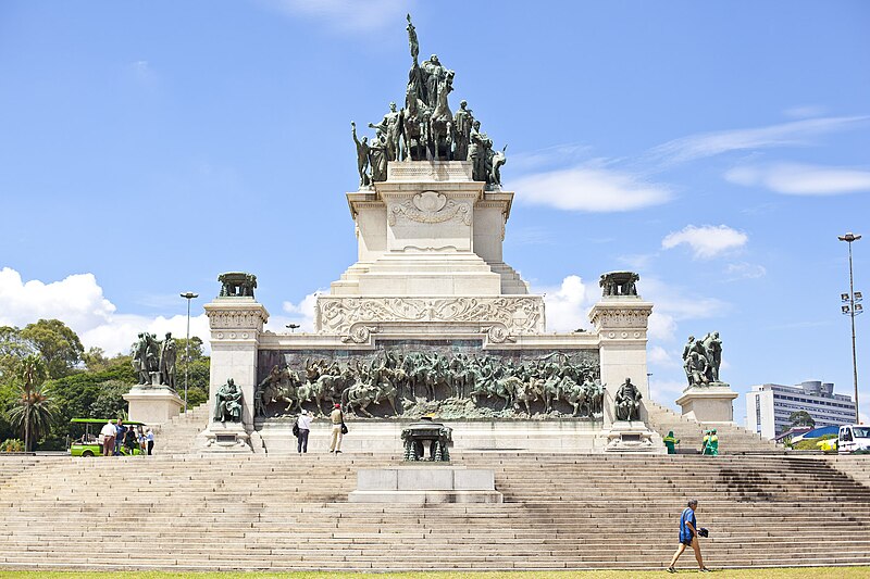 File:Monumento à Independência 02.jpg