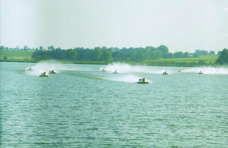 File:Motorboat Racing.jpg