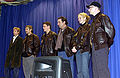 Image 124Brad Pitt, George Clooney, Matt Damon, Andy García, Julia Roberts, and Steven Soderbergh wearing brown leather jackets in December 2001 (from 2000s in fashion)