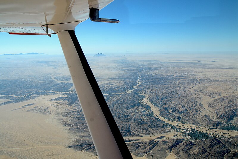 Файл:Omaruru River (2018).jpg