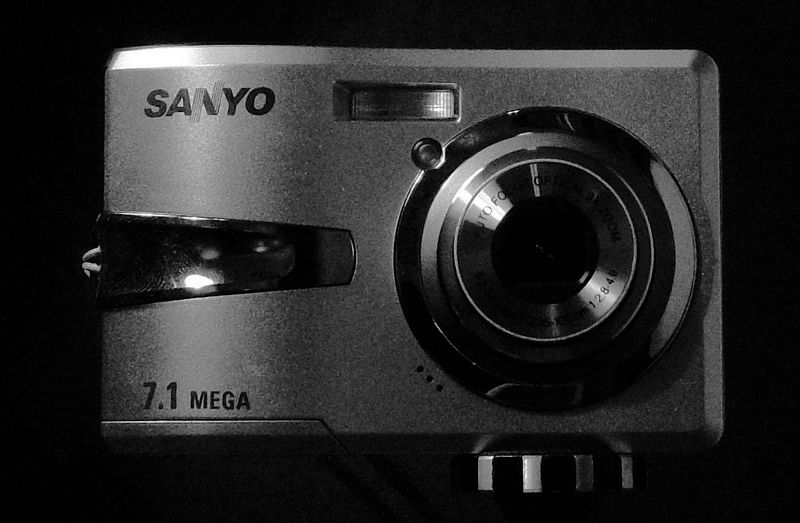 Файл:Sanyo VPC-S760 digatal camera.jpg