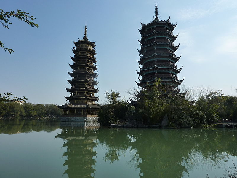 Файл:Sightseeing in Guilin, China.JPG