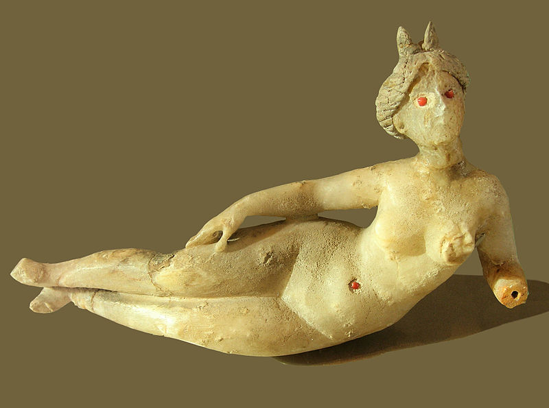 File:Statuette déesse Louvre.jpg