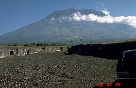 Вулкан Агунг (1989 г.). Снимок USGS.