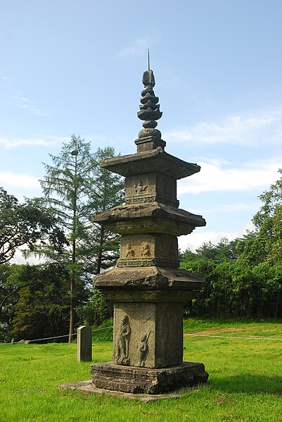 File:Baekjangam Samcheungseoktap 0127.jpg