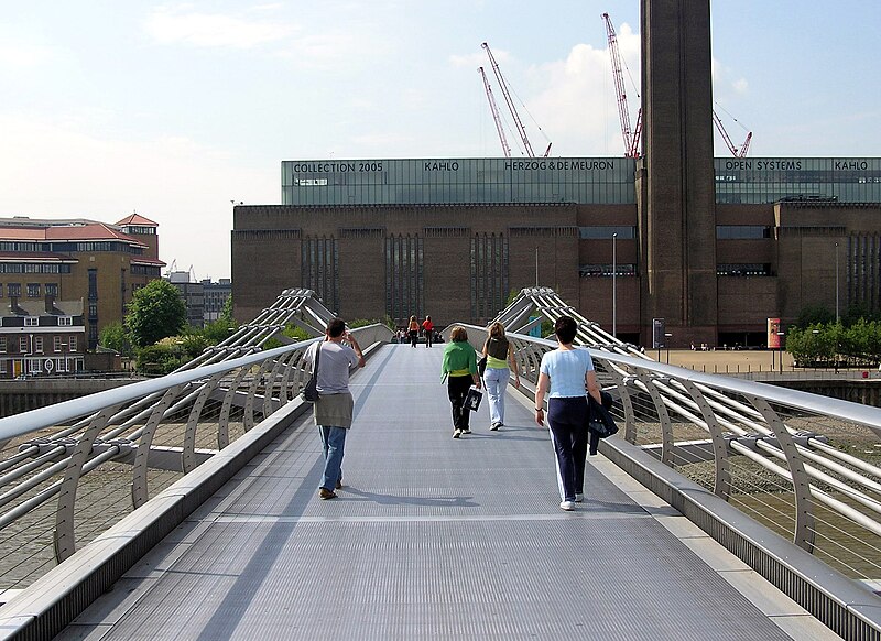 Файл:Millennium.bridge.crossingit.london.arp.jpg