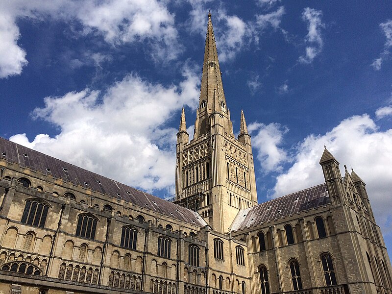 File:Norwich Cathedral 2015.jpg