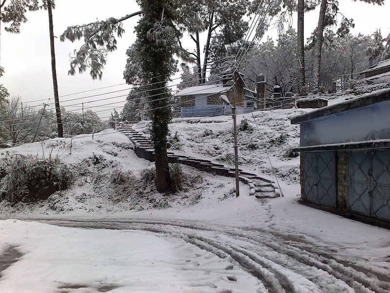 File:Snow Fall in Ranikhet.jpg