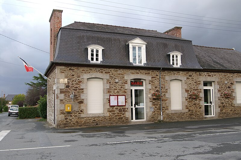 File:Tréméreuc - Mairie.jpg