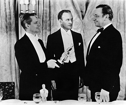 Lionel Barrymore presents 1931 Oscar