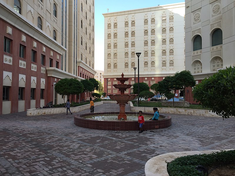 File:Barwa Al Sadd fountain.jpg