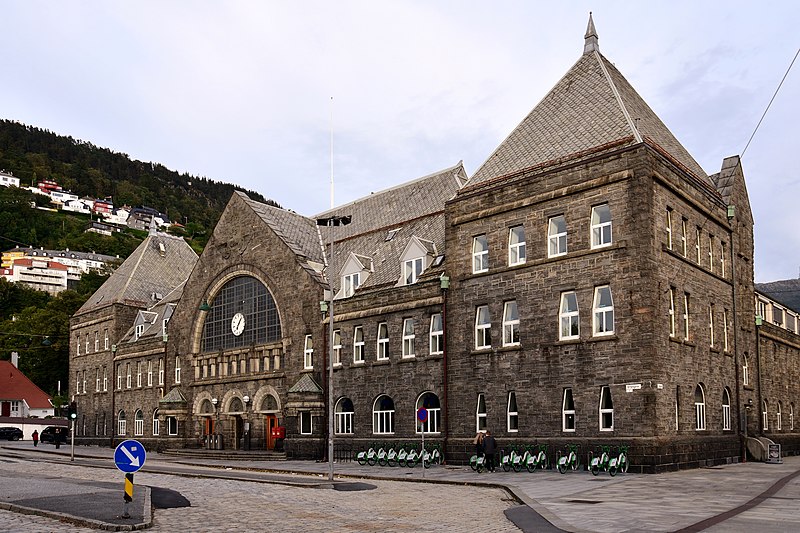 File:Bergen station, 2019 (01).jpg