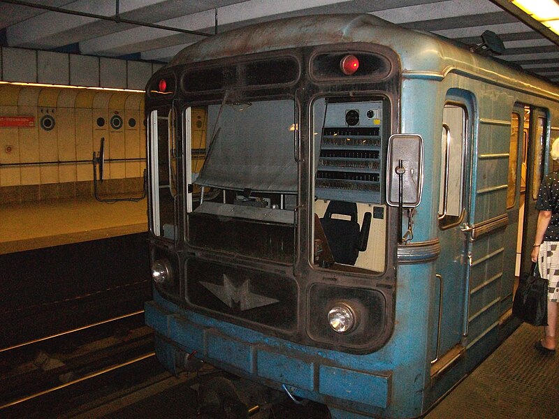 Файл:Budapest Metro train.JPG