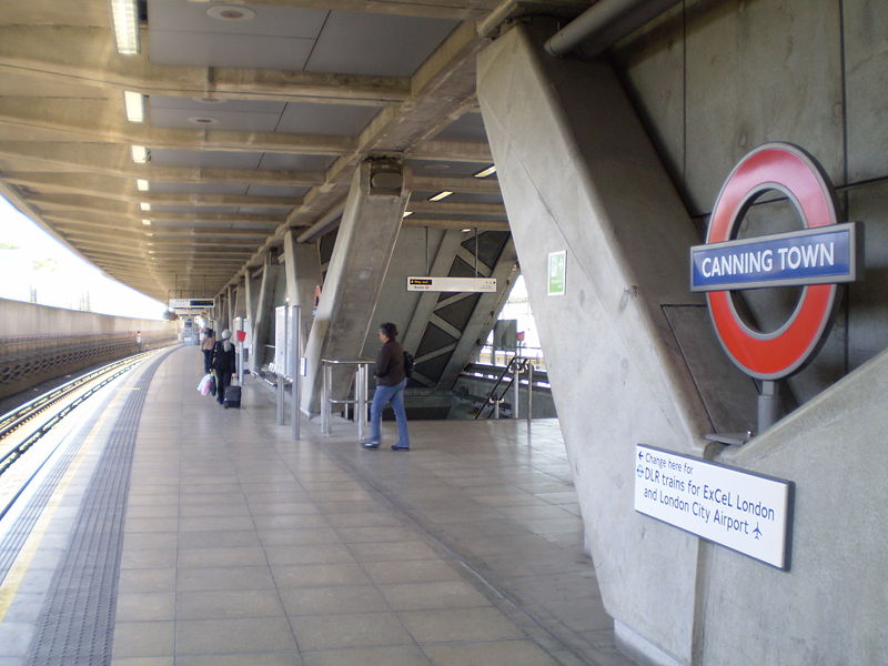 Файл:Canningtowntubestation1.JPG