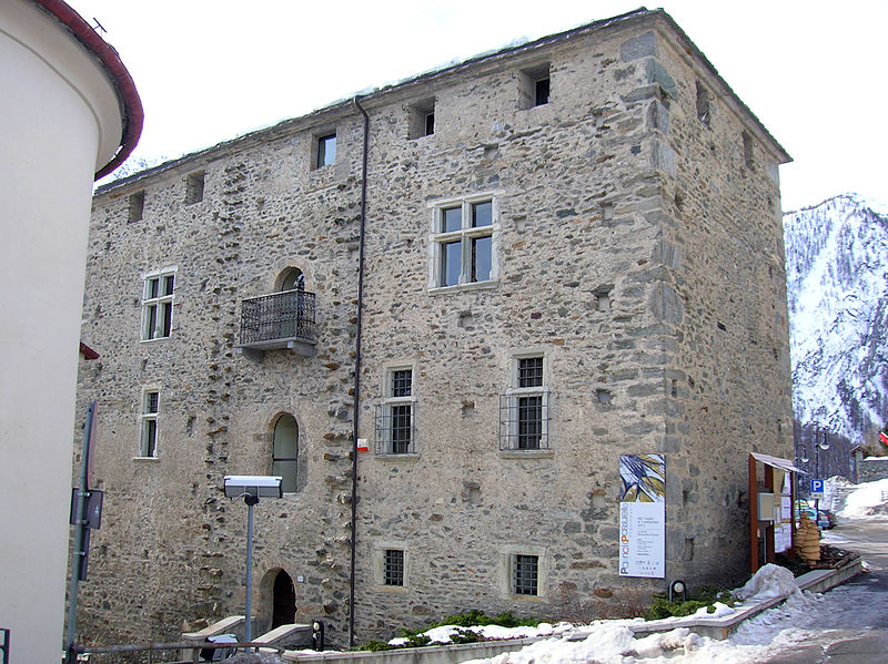 File:Castello di Bosses abc2.JPG