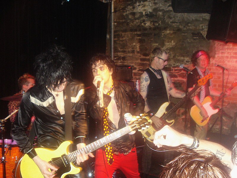 File:Foxboro Hot Tubs.jpg