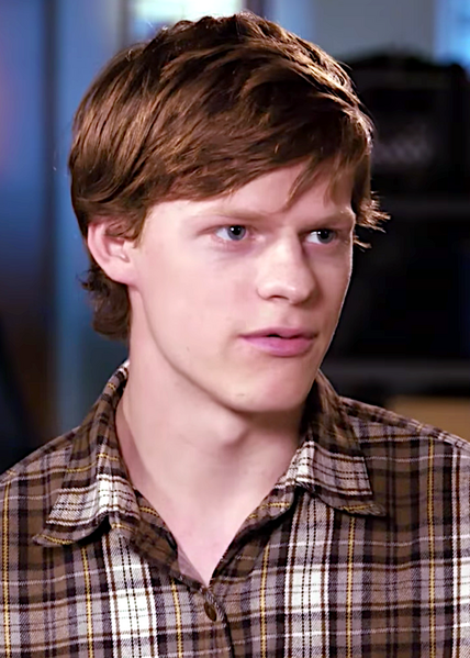 Файл:Lucas Hedges 2017.png