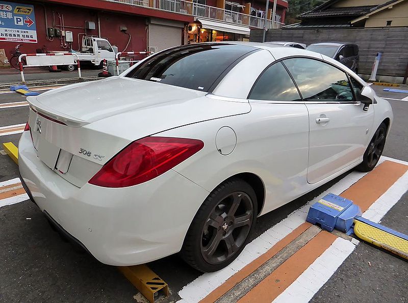 Archivo:Peugeot 308CC (T7) rear.JPG