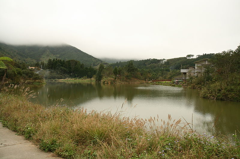 File:Xiang Ten Lake.jpg