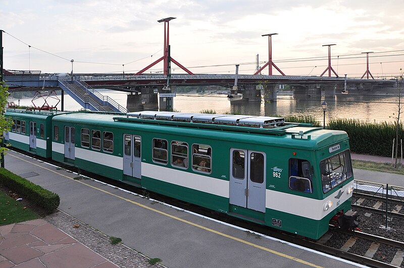 File:Budapest HEV R01.jpg