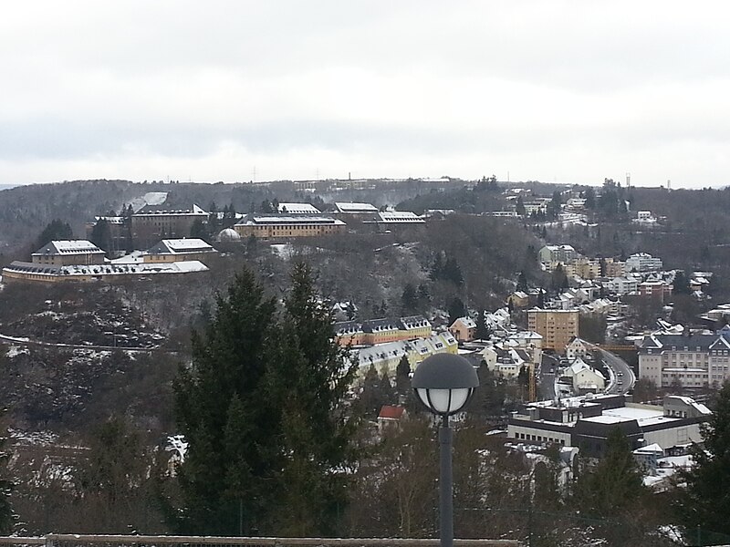 Файл:Kaserne Idar-Oberstein im Winter.jpg