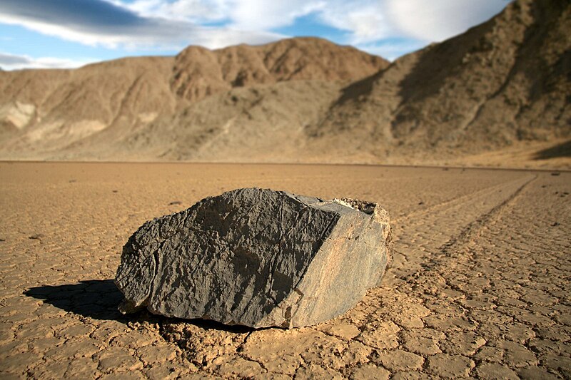 Файл:Racetrack Playa (Pirate Scott).jpg