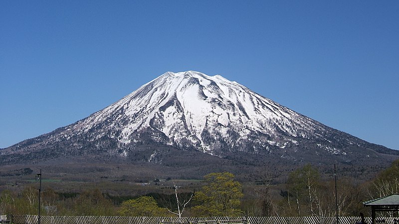 Archivo:Yotei-zan-from-hirafu.jpg