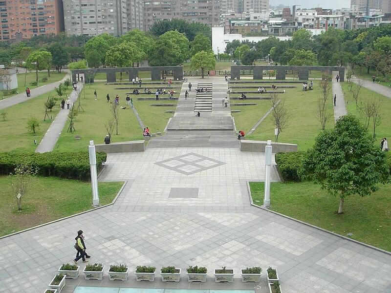 File:四號公園創意廣場20100221.JPG