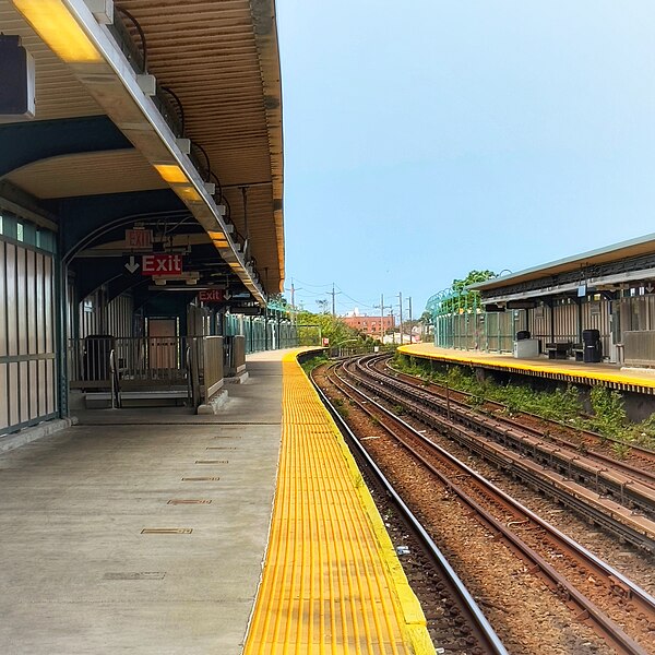 File:Beach 25 St station.jpg