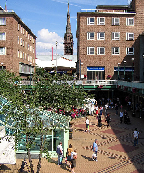 Файл:Coventry precinct and spire.jpg