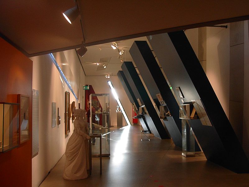 Archivo:Exhibit-view-Jewish- Museum-Berlin.JPG