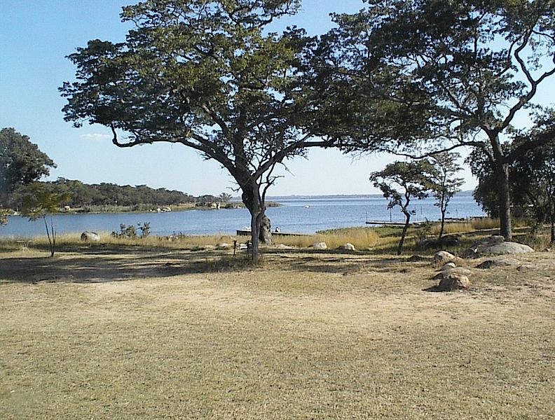 File:Lake Chivero.JPG